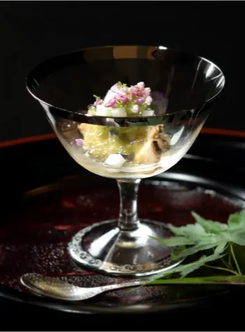  ??  ?? BRAISED ABALONE WITH MIZU EGGPLANT, MELON CUCUMBER AND MASHED BROAD BEANS IN FISH BROTH