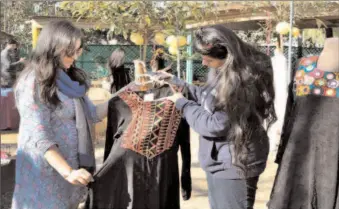  ?? -APP ?? Visitors viewing the Kashmiri dresses during Fashion Showcase Kashmir 2020 by Anam Habib in a local hotel.