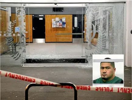  ?? PHOTO: WARWICK SMITH/FAIRFAX NZ ?? The central Palmerston North police station, after Faraniko Pei, inset, shot at it in August 2015.