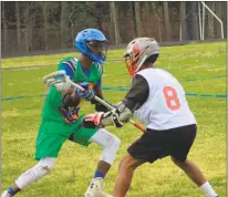  ?? STAFF PHOTOS BY AJ MASON ?? Stone’s Jalen Payton, left, is defended by Northwood’s Robel Amare on Saturday at the Cougars’-hosted tournament on Saturday. Northwood won the contest 12-2.