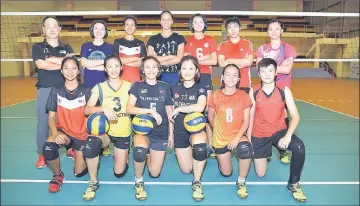 ??  ?? The Malaysian women’s volleyball team with Moh (left) after a training session.
