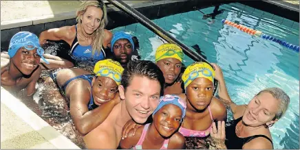  ?? Picture:
MIKE HOLMES ?? SPLASH TIME: Kevin Paul, his mother Katharina, right, and Profiles owner Helen Mentzel, back left, give swimming lessons in the Profiles swimming pool to children from Khaya Cheshire Home