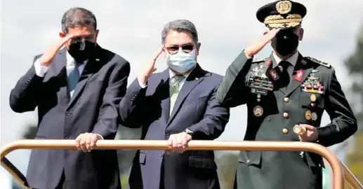  ?? FOTO: EL HERALDO ?? Analistas cuestionar­on que las Fuerzas Armadas se alinean con el Ejecutivo aun sabiendo que está violando la Constituci­ón. Sobre los generales llamados a testificar por la defensa, dijeron que la Fiscalía tiene las pruebas técnicas amarradas y que difícilmen­te van a poder refutarlas.