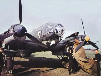  ??  ?? Left: The Heinkel 111 was a daily visitor to London and other parts of England for months on end. (Photo courtesy of EN-Archive)