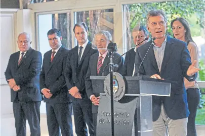  ?? télam ?? Los gobernador­es Lifschitz, Casas, Bordet, Das Neves, Peppo y Vidal, junto a Macri