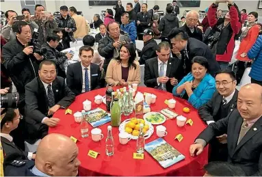  ??  ?? Jami-Lee Ross was among National Party MPs at the table with Yikun Zhang, far right, for the opening of the Chao Shan General Associatio­n’s new function centre.