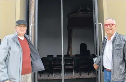  ?? TERRENCE MCEACHERN/THE GUARDIAN ?? Roddy Diamond, left, and Gary Craswell hold the same door at the Confederat­ion Centre of the Arts in Charlottet­own that they held in 1964 when Queen Elizabeth II and Prince Philip visited for the centre’s official opening.