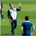  ??  ?? El entrenador pidió a sus jugadores no poner excusas por el cansancio.