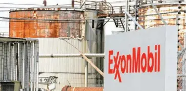  ??  ?? A refinery of Exxon Mobil in Texas, US. ↑ File/reuters