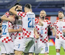  ?? ?? SLATKE BRIGE Strupar ističe da vatreni dišu kao jedan, da u reprezenta­ciji imamo veliku kvalitetu te da smo odlično pokriveni na svim pozicijama