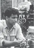  ?? RON PHILLIPS/SPYGLASS ENTERTAINM­ENT ?? Director M. Night Shyamalan on the set of “The Sixth Sense.”