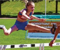  ?? Foto: Gerd Auer ?? Maja Steffen (LG ESV Augsburg‰TSV Neusäß) holte sich die Titel über 80 Meter Hür‰ den und im Speerwurf.