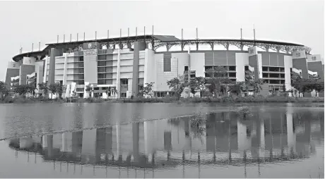  ?? DIMAS/JAWA POS ?? PENUHI STANDAR FIFA: Stadion GBT tahun ini akan direnovasi pemkot. Tujuannya layak menjadi tuan rumah Piala Dunia U-21 yang digelar tahun depan.