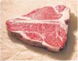  ??  ?? Das T-Bone-Steak ist stark marmoriert und hat ein intensives Aroma.