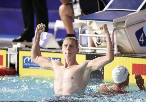  ?? Foto: dpa/Ian Rutherford ?? Lange Strecke, große Freude: Florian Wellbrock jubelt nach seinem Sieg über 1500 Meter im Becken von Glasgow.