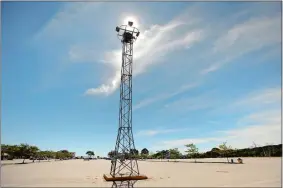  ?? TIM COOK/THE DAY FILE PHOTO ?? The lattice metal light tower stands in the parking lot at Ocean Beach Park on Sept. 11, 2012, with the large osprey nest visible in the top section.