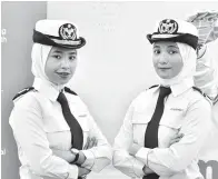  ?? — Gambar Bernama ?? SEMAKIN DIMINATI: Pelaut wanita Siti Hawa Abdul Kalen, 32, (kanan) dan Diyani Ahmad Mizani semasa ditemui sempena Sambutan Hari Pelaut Peringkat Kebangsaan 2022 di Kerteh di Chukai, semalam.