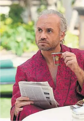  ??  ?? American Crime Story. La serie recrea el asesinato de Gianni Versace.