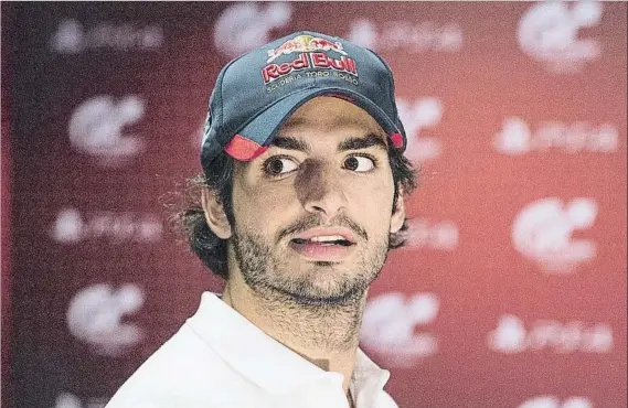  ?? FOTO: EFE ?? Carlos Sainz defenderá los colores de Renault desde el GP de Estados Unidos de mediados de este mes, pero la estructura Red Bull continúa siendo propietari­a de sus derechos