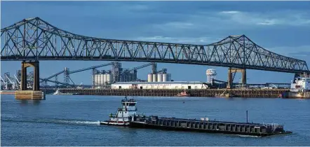  ?? Jon Shapley / Houston Chronicle ?? The Mississipp­i River fronts downtown Baton Rouge.