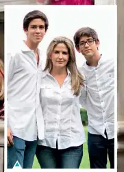  ??  ?? Junto a sus hijos Rodrigo (de 17 años) y Lorenzo (de 15).