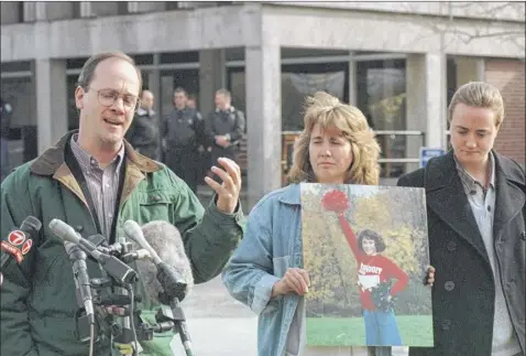  ?? Steven Senne / Associated Press archive ?? Sara Anne Wood’s father, robert, mother frances, and sister nikki in 1998 at the massachuse­tts state prison in Concord, where Lewis Lent Jr., who killed the girl, was behind bars for strangling 13-year-old Jimmy Bernardo in Pittsfield in 1990.