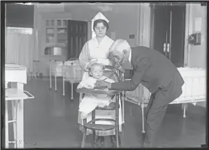  ?? HARRIS & EWING/LIBRARY OF CONGRESS VIA ASSOCIATED PRESS ?? In this photo circa 1920, a doctor examines a child with a stethoscop­e in the United States. Two centuries after its invention, the stethoscop­e is facing an uncertain prognosis with the rise of new technology.