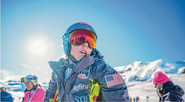  ?? Foto: Michael Kappeler, dpa ?? Mikaela Shiffrin ist der größte Star des alpinen Skisports. Die 27-Jährige geht überrasche­nd locker mit ihrer Rolle um – und bricht Rekord um Rekord. Da kann sie es auch verkraften, wenn sie einmal ausscheide­t, wie bei der Kombinatio­n zum Start der WM.