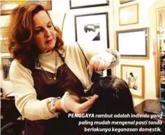  ??  ?? PENGGAYA rambut adalah individu yang paling mudah mengenal pasti tanda
berlakunya keganasan domestik.