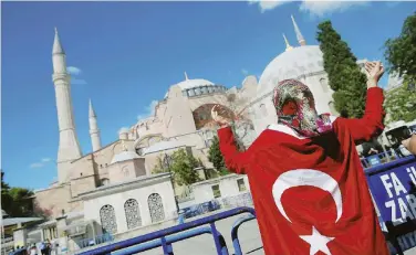  ?? FOTO LAPRESSE ?? La città contesa
Gerusalemm­e, la città antica E la basilica di Santa Sofia a Istanbul