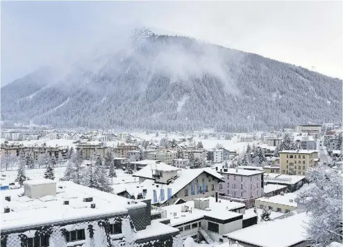  ?? MICHELE LIMINA / BLOOMBERG NEWS FILES ?? The scenery and skiing are among the attraction­s for high-profile attendees at the annual Davos conference.