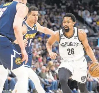  ?? ?? Spencer Dinwiddie drives to hoop in Nets’ victory over Nuggets Sunday in Denver.