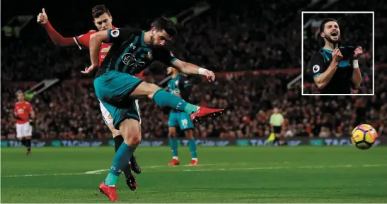  ?? REUTERS/JASON CAIRNDUF ?? Shane Long gets his shot away and (inset) showing his frustratio­n after being denied by David de Gea’s great save