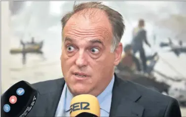  ??  ?? PREVISOR. Javier Tebas, presidente de LaLiga, expectante ante el futuro de Cataluña.