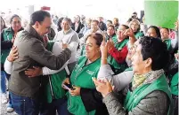  ?? ?? ▮ Recibieron ayer los cieneguens­es al Gobernador de Coahuila, Manolo Jiménez Salinas.