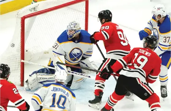  ?? CHARLES REX ARBOGAST/AP ?? Blackhawks captain Jonathan Toews beats Sabres goalie Dustin Tokarski with a power-play goal in the first period Monday at the United Center.