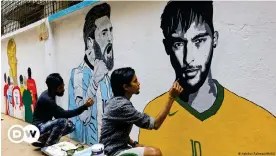  ?? ?? Mural Messi y Neymar en Bangladesh.