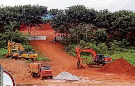  ?? FILE PIC ?? Water, Land and Natural Resources Minister Dr A. Xavier Jayakumar says the government will issue bauxite mining licences by the end of next month or early January.