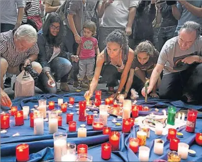  ?? MAITE CRUZ ?? Centenars de persones es van reunir divendres a la tarda per demanar la creació d’una xarxa de ciutats