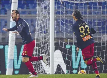  ??  ?? Pandev celebra o primeiro golo do Génova e Laxalt assegurou depois o triunfo