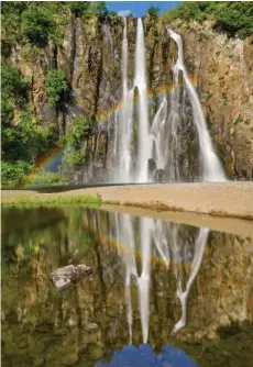  ??  ?? La cascade Niagara est le lieu idéal pour se détendre.