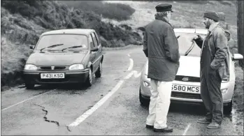  ?? 01_B03twe04 ?? Geoff Norris chats to John Mackenzie at Windy Corner where cracks have appeared on the road, causing subsidence and the unexpected closure of the main road.