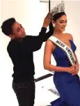  ?? DOK. BUBAH ALFIAN ?? TINGGI: Miss Universe 2015 Pia Wurtzbach dibantu Bubah saat memakai tiara.