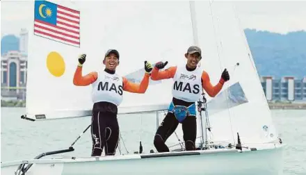  ?? PIC BY AMRAN HAMID ?? Mohamad Faizal Norizan (left) and Ahmad Syukri Abdul Aziz celebrate after winning the Internatio­nal 470 class event yesterday.