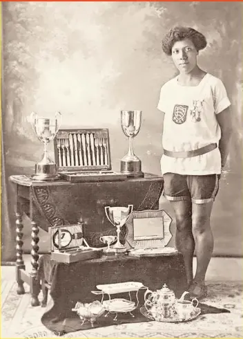  ?? ?? Unique trophy haul: Ethel Scott poses with her collection of silverware, including a tea set and cutlery, in her MLAC kit in 1929