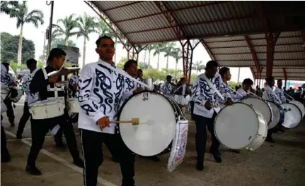  ??  ?? GANADORES. Un total de 57 estudiante­s integraba la banda musical ganadora del primer lugar: el Eloy Alfaro.