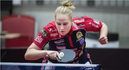  ??  ?? VANN DUBBEL. Tilda Johansson spelade dubbel med Erik Fronth. Duon gick segrande ur en rafflande match.