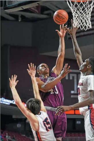  ?? BOB RAINES — DIGITAL FIRST MEDIA FILE ?? Abington’s Eric Dixon, shooting, and Plymouth Whitemarsh’s Naheem McLeod, right, are schedule to face twice this season after the Ghosts moved to the Suburban One League American Conference.