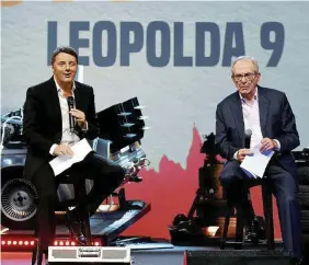  ?? LaPresse ?? L’ultimo palco Matteo Renzi alla Leopolda con la “Delorean” di Ritorno al futuro; Pier Carlo Padoan