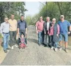  ?? FOTO: THELEN ?? Die CDU-Mitglieder Maximilian Thelen (v.l.) Niklas Hell, Christoph Littmans, Karl Rögels, Heinz Kaufhardt, Steffi Beyss und Hennes Doekels freuen sich.